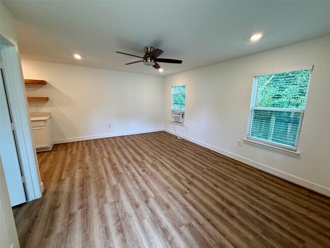 Foto del edificio - 520 McGuire Ln