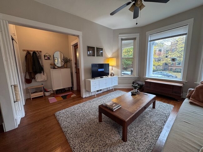 Foto del edificio - 2251 W Giddings St