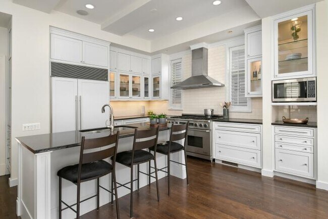 Foto del edificio - 5 bedroom in Chicago IL 60614