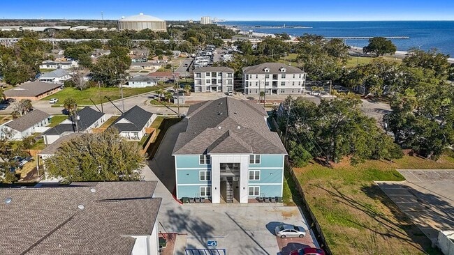 Building Photo - 133 Briarfield Ave