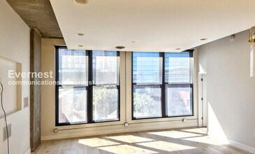 Building Photo - 21 E 6th St