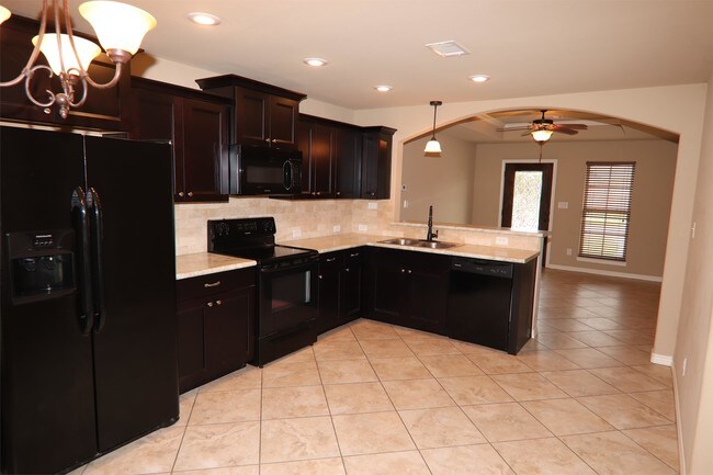 Building Photo - 6677 Westwood Village Dr