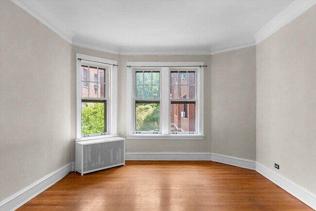 Foto del edificio - 728 1/2 Hinman Ave