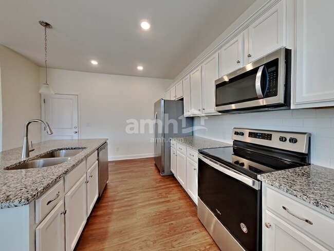 Building Photo - 151 Twin River Dr