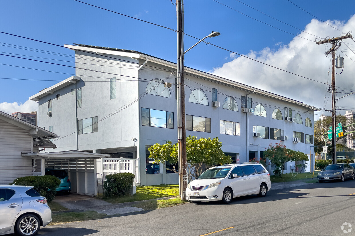 Primary Photo - Makiki Crescent