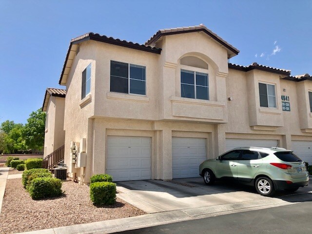 Foto principal - 4941 Black Bear Rd