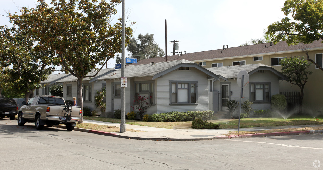 Primary Photo - 4201 E 5th St