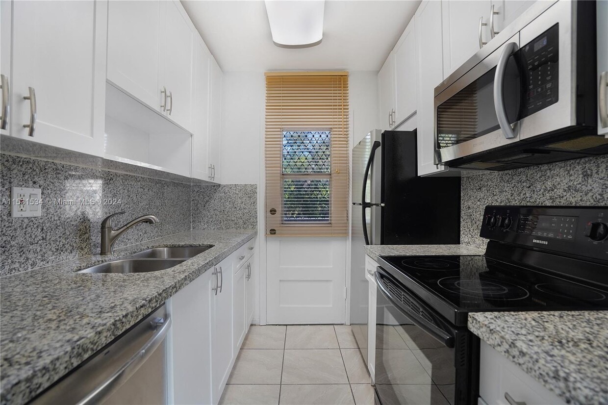 Primary Photo - 1475 NE 125th Ter