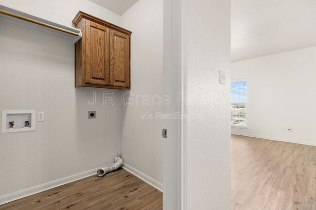 Foto del edificio - 10015 Amber Cir