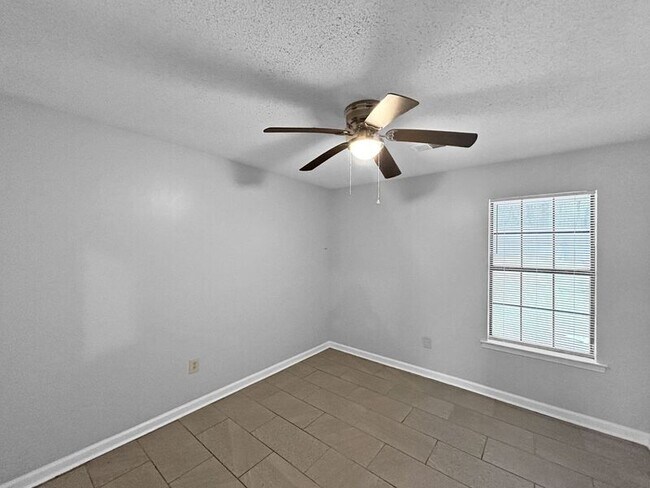 Building Photo - 880 Hill St