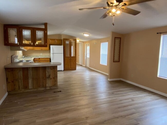 Building Photo - Newly renovated 3 Bedroom, 2 Bath home in ...