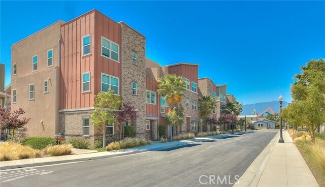 Foto del edificio - 8872 Maple Ave