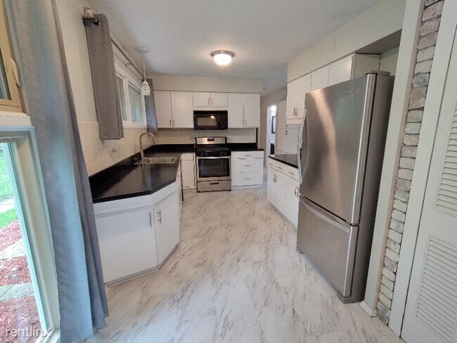 Building Photo - 4 br, 1.5 bath House - 30234 Embassy St