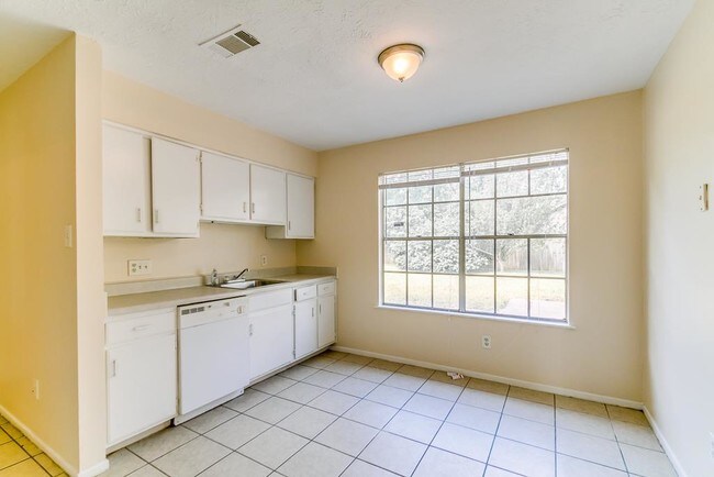 Building Photo - 15802 Ridgecroft Rd