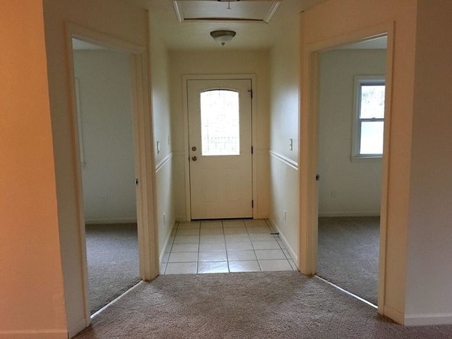 Building Photo - Charming Updated 2BD Cottage in Euclid!