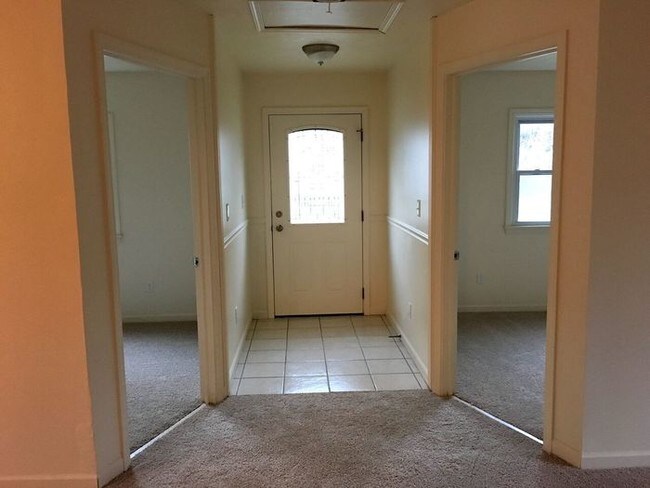 Foto del edificio - Charming Updated 2BD Cottage in Euclid!
