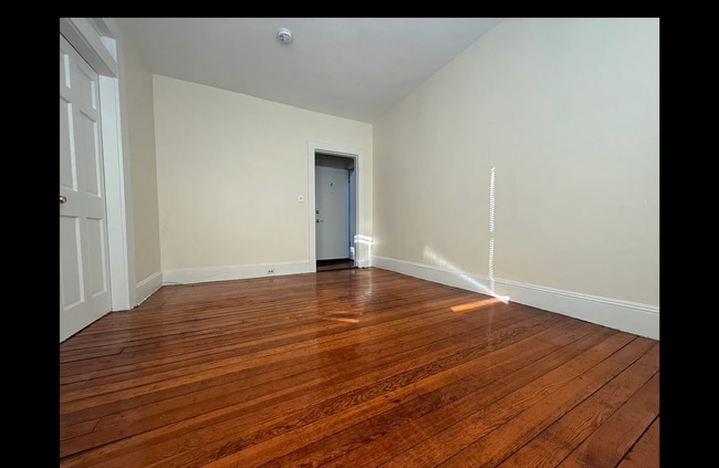 Building Photo - 27 Forest St