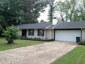 Building Photo - 5808 Hiawatha Dr