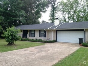 Building Photo - 5808 Hiawatha Dr