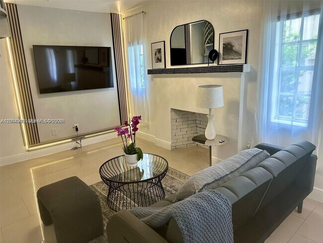 Foto del edificio - 6966 Byron Ave