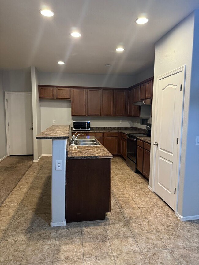 Building Photo - 4 bedroom in Laveen