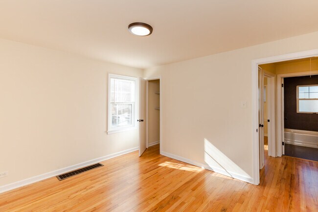 Foto del edificio - 4260 W Nelson St
