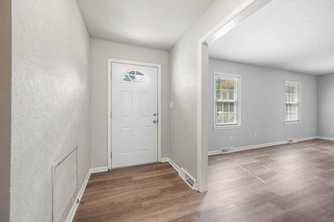 Building Photo - 3 Bedroom Home in Campbell County