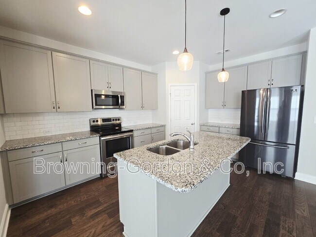 Building Photo - 554 Oakvale Ln