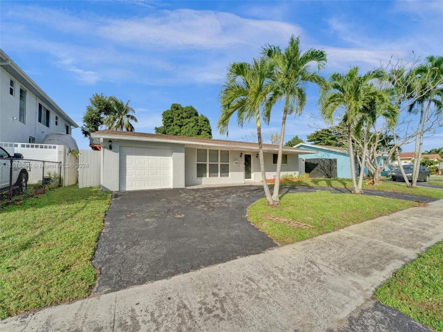 Foto principal - 5 bedroom in Hollywood FL 33021