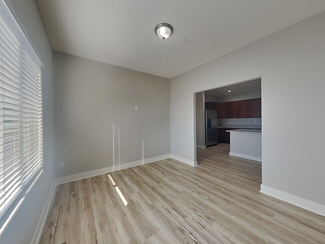 Building Photo - 583 Solano Dr