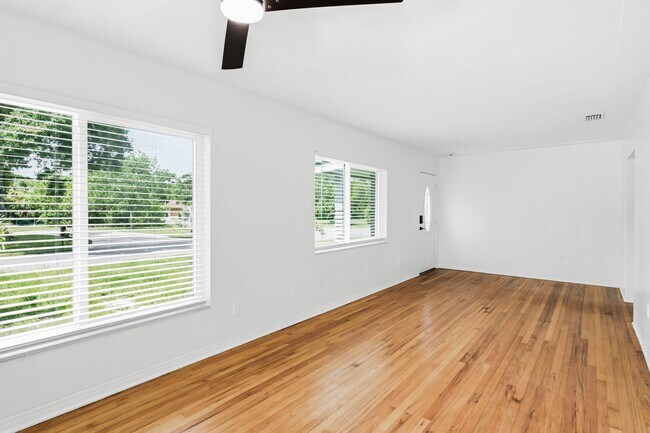 Foto del edificio - 7181 49th Ave N