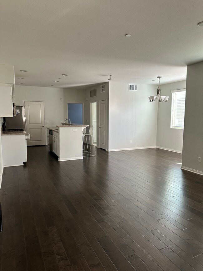 Foto del edificio - 16121 Gables Loop