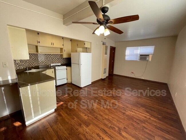 Building Photo - 1836 S Sieger Dr