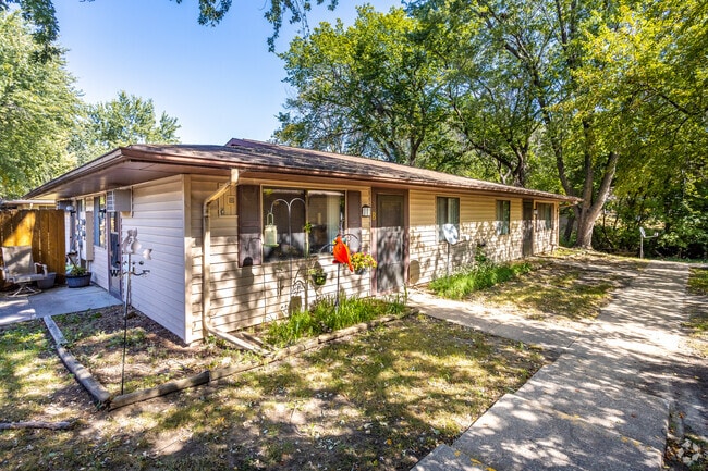 Building Photo - Brookside Apartments 317 SE Jacobs St, Grimes, Iowa