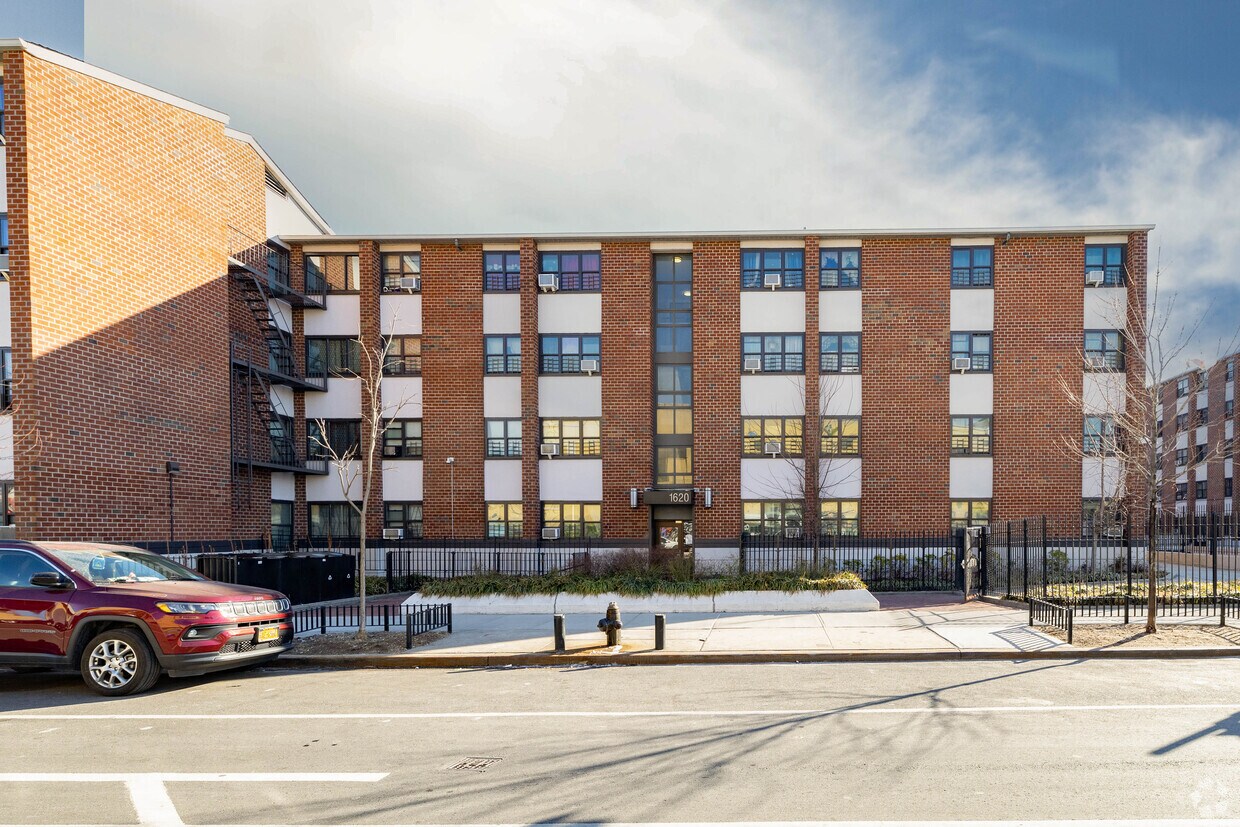 Foto del edificio - WEEKSVILLE GARDENS