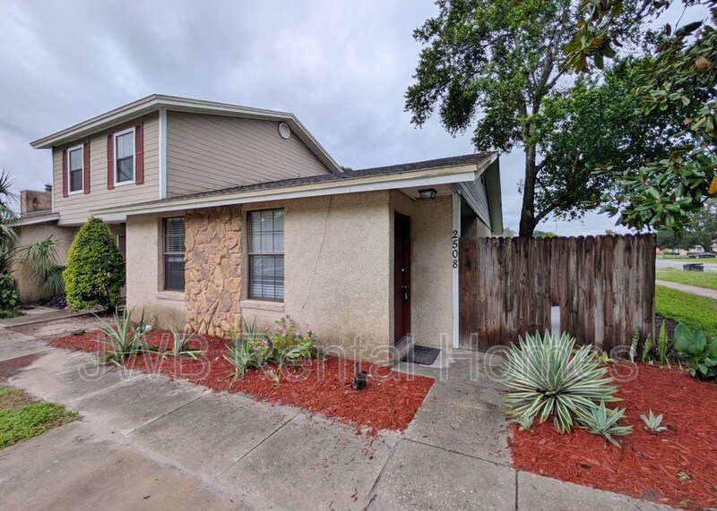 Foto principal - 2508 Sandusky Ave E