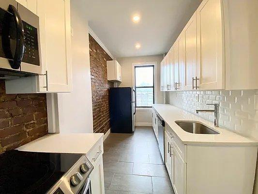 Foto del edificio - 3 bedroom in New York NY 10034