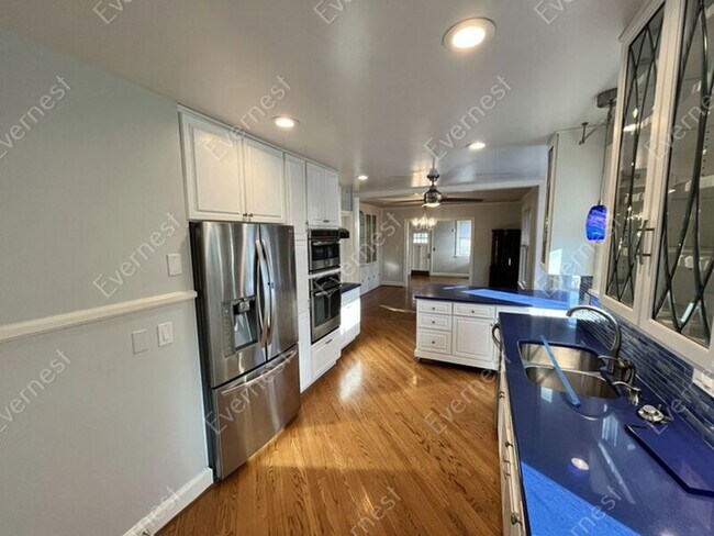 Foto del edificio - 545 Skyview Dr
