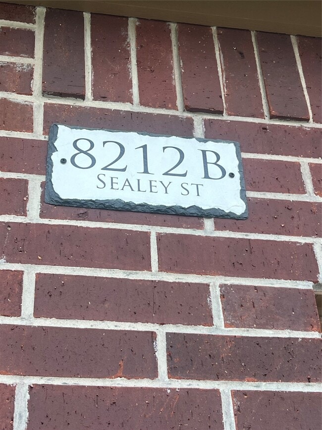 Building Photo - 8212 Sealey St