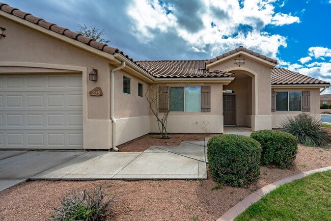 Foto del edificio - Dog Friendly 3 Bedroom Home In Painted Desert