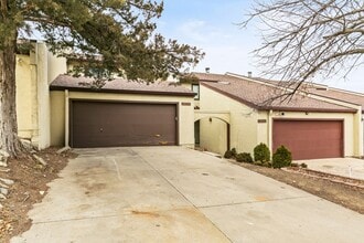 Building Photo - 10914 Saratoga Plaza