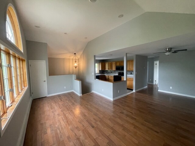 Living room - 216 Bellerose Ave