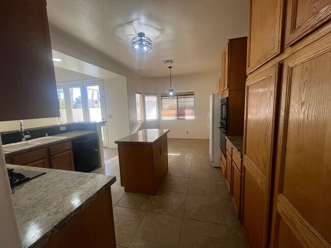 Building Photo - Desert Shores Beauty is like living in your own personal suite!