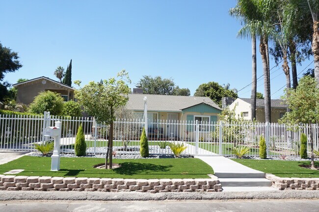 Foto del edificio - 10333 Jordan Ave