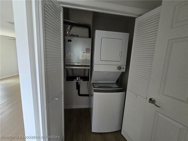 Building Photo - 7021 San Bruno Dr