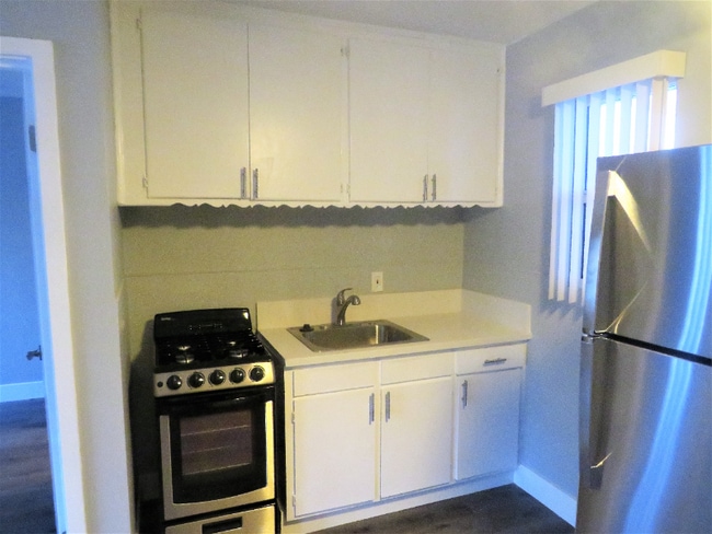 Building Photo - 2403 Louella Ave