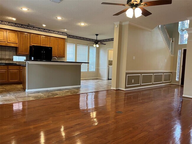 Building Photo - 22910 Fairleaf Cir