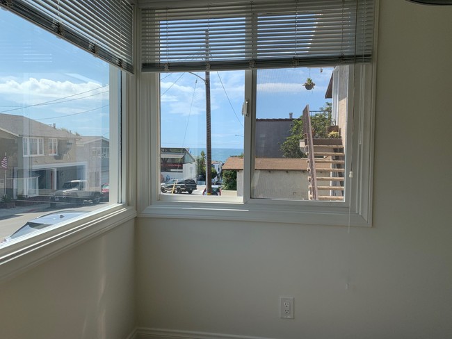 Dinning Room - 231 Longfellow Ave