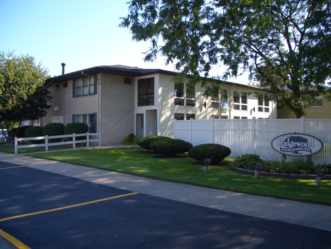 Foto principal - 8801 Schneider Ave