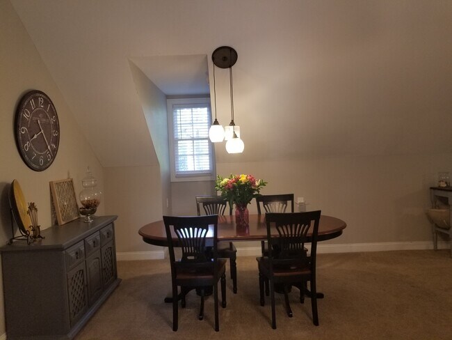 Dinette - 2101 Beneventum Ct
